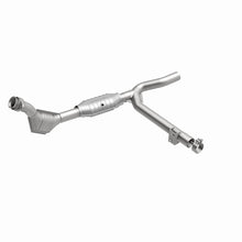 Load image into Gallery viewer, MagnaFlow Direct Fit Catalytic Converter 99-00 Ford F-150 4.2L 50S