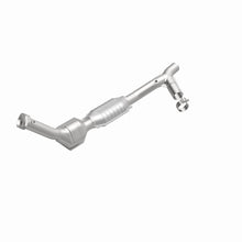 Load image into Gallery viewer, MagnaFlow Direct Fit Catalytic Converter 98 Ford Expedition 5.4L