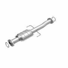 Load image into Gallery viewer, MagnaFlow Direct Fit Catalytic Converter 01-04 Toyota Tacoma 2.4L Rear