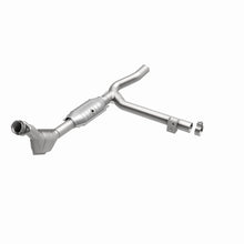 Load image into Gallery viewer, MagnaFlow Direct Fit Catalytic Converter 99-00 Ford F-150 4.2L 50S