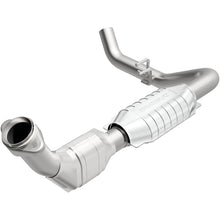 Load image into Gallery viewer, MagnaFlow Direct Fit Catalytic Converter 99-02 Expedition 5.4L 4wd
