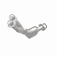 Load image into Gallery viewer, MagnaFlow Direct Fit Catalytic Converter 01-04 Tacoma 2.7L front 49S
