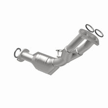 Load image into Gallery viewer, MagnaFlow Direct Fit Catalytic Converter 01-04 Tacoma 2.7L front 49S