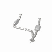 Load image into Gallery viewer, MagnaFlow DF Cat Conv 07-09 Chevrolet/GMC Silverado/Sierra 2500 HD 6.0L Y-Pipe Assy excludes Classic