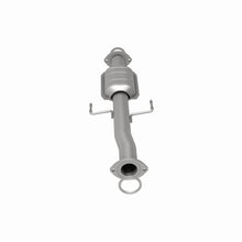 Load image into Gallery viewer, MagnaFlow Direct Fit Catalytic Converter 01-04 Toyota Tacoma 2.4L Rear