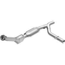 Load image into Gallery viewer, MagnaFlow Direct Fit Catalytic Converter 99-00 Ford Trucks 5.4L