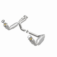 Load image into Gallery viewer, MagnaFlow Direct Fit Catalytic Converter 99-00 Chevy Pickups 4.3L