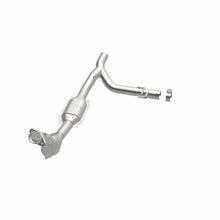 Load image into Gallery viewer, MagnaFlow Direct Fit Catalytic Converter 99 F-150 5.4L V8 P/S 2WD