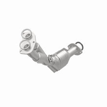 Load image into Gallery viewer, MagnaFlow Direct Fit Catalytic Converter 01-04 Toyota Tacoma 2.7L fr