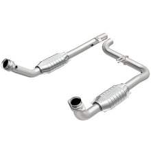 Load image into Gallery viewer, MagnaFlow Direct Fit Catalytic Converter 00-8/04 Toyota Tundra 4.7L P/S Front
