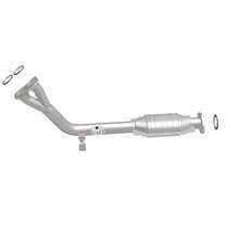Load image into Gallery viewer, MagnaFlow Direct Fit Catalytic Converter 96-00 Toyota 4 Runner 2.7