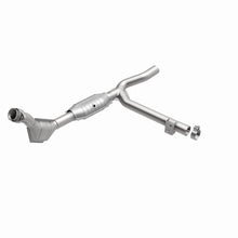 Load image into Gallery viewer, MagnaFlow Direct Fit Catalytic Converter 99-00 Ford F-150 4.2L 50S
