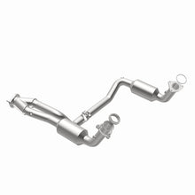 Load image into Gallery viewer, MagnaFlow DF Catalytic Conv OEM 2005 GMC Sierra/Chevrolet Silverado 1500/Cadillac Escalade Underbody