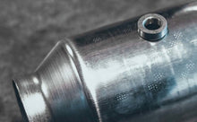 Load image into Gallery viewer, MagnaFlow Direct Fit Catalytic Converter 98-04 VW Beetle 1.9L