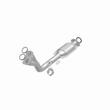 Load image into Gallery viewer, MagnaFlow Direct Fit Catalytic Converter 96-00 Toyota 4 Runner 2.7