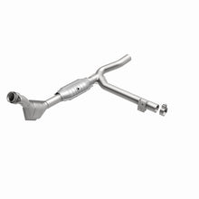Load image into Gallery viewer, MagnaFlow Direct Fit Catalytic Converter 99-00 Ford F-150 4.2L 50S