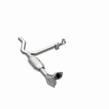 Load image into Gallery viewer, MagnaFlow Direct Fit Catalytic Converter 99-00 Ford F-150 4.2L 50S