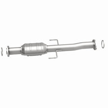 Load image into Gallery viewer, MagnaFlow Direct Fit Catalytic Converter 01-04 Toyota Tacoma 2.4L Rear