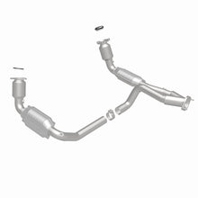 Load image into Gallery viewer, MagnaFlow Direct Fit Catalytic Converter 99-00 Chevy Pickups 4.3L