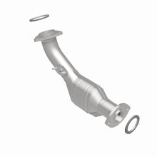 Load image into Gallery viewer, MagnaFlow Direct Fit Catalytic Converter 02-04 Tacoma 3.4L front 50S