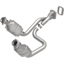 Load image into Gallery viewer, MagnaFlow Direct Fit Catalytic Converter 05-07 Ford F250/F350 5.4L