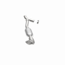 Load image into Gallery viewer, MagnaFlow Direct Fit Catalytic Converter 98 Ford Expedition 5.4L
