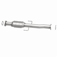 Load image into Gallery viewer, MagnaFlow Direct Fit Catalytic Converter 01-04 Toyota Tacoma 2.4L Rear
