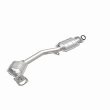 Load image into Gallery viewer, MagnaFlow Direct Fit Catalytic Converter 99-04 Subaru Forester 2.5L