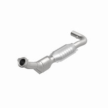 Load image into Gallery viewer, MagnaFlow Direct Fit Catalytic Converter 99-00 Ford Trucks 5.4L
