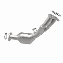 Load image into Gallery viewer, MagnaFlow Direct Fit Catalytic Converter 01-04 Tacoma 2.7L front 49S