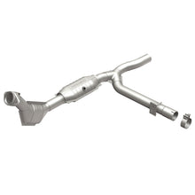 Load image into Gallery viewer, MagnaFlow Direct Fit Catalytic Converter 99-00 Ford F-150 4.6L
