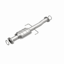 Load image into Gallery viewer, MagnaFlow Direct Fit Catalytic Converter 01-04 Toyota Tacoma 2.4L Rear