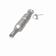 Load image into Gallery viewer, MagnaFlow Direct Fit Catalytic Converter 07-08 E-350 Super Duty 5.4 &amp; 6.8 L OEM Underbody