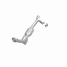 Load image into Gallery viewer, MagnaFlow Direct Fit Catalytic Converter 98 Ford Expedition 5.4L