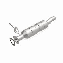 Load image into Gallery viewer, MagnaFlow Direct Fit Catalytic Converter 07-08 E-350 Super Duty 5.4 &amp; 6.8 L OEM Underbody