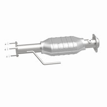 Load image into Gallery viewer, MagnaFlow Direct Fit Catalytic Converter 00-04 Jeep Wrangler Rear