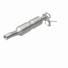 Load image into Gallery viewer, MagnaFlow Direct Fit Catalytic Converter 07-08 E-350 Super Duty 5.4 &amp; 6.8 L OEM Underbody