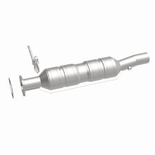 Load image into Gallery viewer, MagnaFlow Direct Fit Catalytic Converter 07-08 E-350 Super Duty 5.4 &amp; 6.8 L OEM Underbody