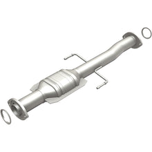 Load image into Gallery viewer, MagnaFlow Direct Fit Catalytic Converter 01-04 Toyota Tacoma 2.4L Rear