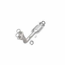 Load image into Gallery viewer, MagnaFlow Direct Fit Catalytic Converter 96-00 Toyota 4 Runner 2.7