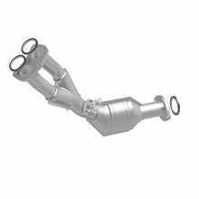 Load image into Gallery viewer, MagnaFlow Direct Fit Catalytic Converter 01-04 Tacoma 2.7L front 49S