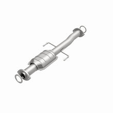 Load image into Gallery viewer, MagnaFlow Direct Fit Catalytic Converter 01-04 Toyota Tacoma 2.4L Rear