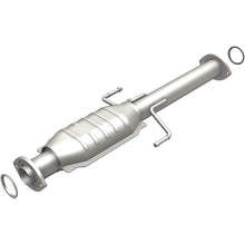 Load image into Gallery viewer, MagnaFlow Direct Fit Catalytic Converter 01-04 Toyota Tacoma 3.4L Rear