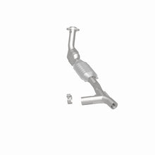 Load image into Gallery viewer, MagnaFlow Direct Fit Catalytic Converter 98 Ford Expedition 5.4L
