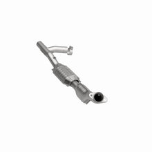 Load image into Gallery viewer, MagnaFlow Direct Fit Catalytic Converter 99-02 Expedition 5.4L 4wd