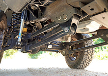 Load image into Gallery viewer, Superlift 2023 Ford F-250/F-350 4WD 4in 4-Link Lift Kit w/King Coilovers &amp; Rear Reservoir Shocks
