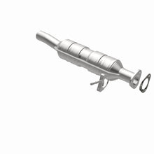 Load image into Gallery viewer, MagnaFlow Direct Fit Catalytic Converter 07-08 E-350 Super Duty 5.4 &amp; 6.8 L OEM Underbody