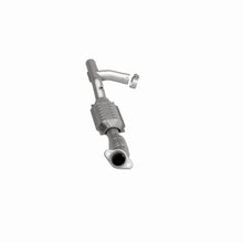 Load image into Gallery viewer, MagnaFlow Direct Fit Catalytic Converter 99-02 Expedition 5.4L 4wd