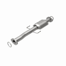 Load image into Gallery viewer, MagnaFlow Direct Fit Catalytic Converter 01-04 Toyota Tacoma 2.4L Rear