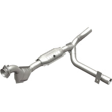 Load image into Gallery viewer, MagnaFlow Direct Fit Catalytic Converter 01 Ford Trucks 4.6L